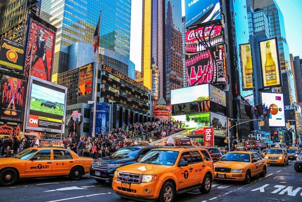 ניו יורק 3 Bedrooms 2 Stops To Manhattan מראה חיצוני תמונה